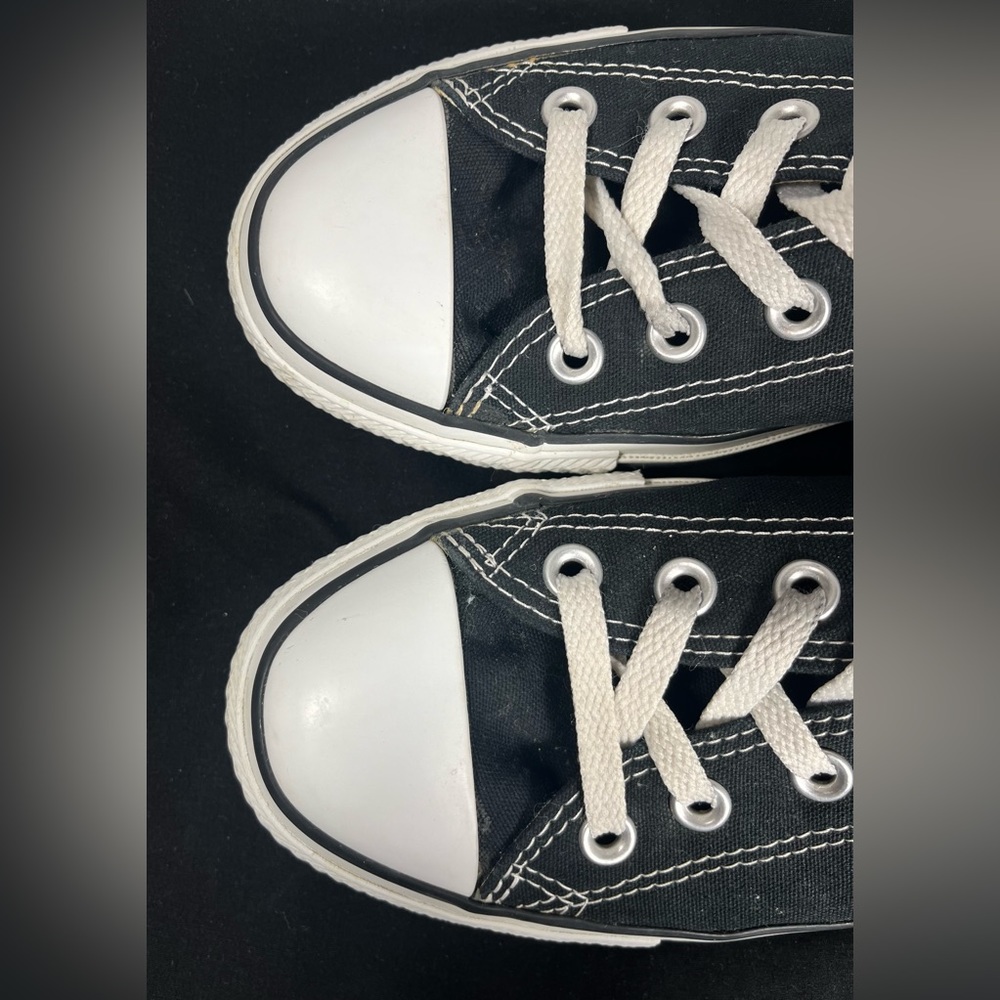 Converse Low Tops Shoes - Black & White - Women’s Size 10 & Men’s Size 8 - Picture 3 of 10